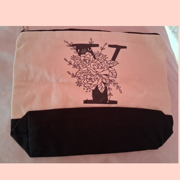 🆕️Cosmetic Bag - Picture 1 of 2